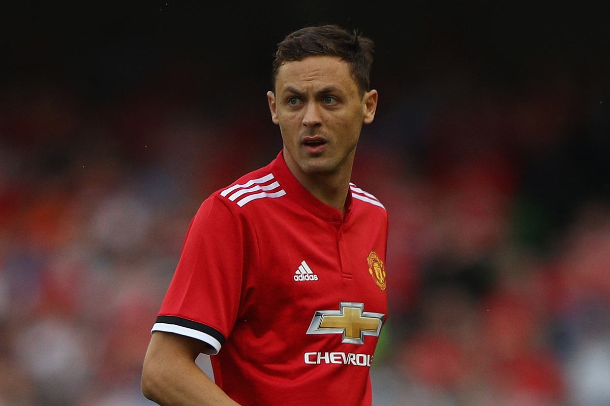 均位列队内 均位列队内